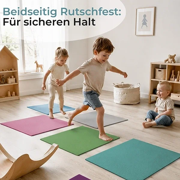 Kinder rennen über beidseitig rutschfeste Sanoplay Spielfliese